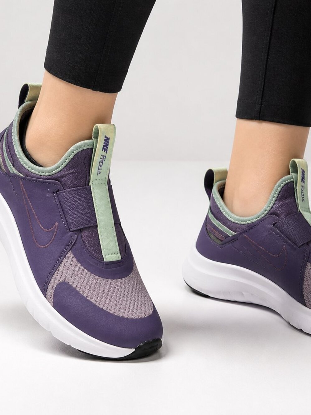 Nike Flex Plus GS Slip-On Sneakers Youth 7 Women’s 8.5 Purple Mint Comfort Runni
